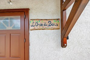 Exterior detail - L'Orée du Bois - Wifi, Garden, and Mountain View (Bonvillaret)