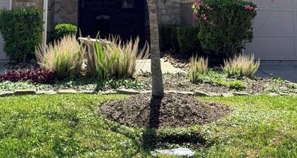 Cozy3-bedroom townhome Sleeps 6-in charming Tomball