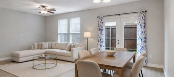 Cozy3-bedroom townhome Sleeps 6-in charming Tomball