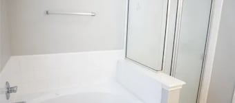 Cozy3-bedroom townhome Sleeps 6-in charming Tomball
