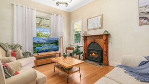 Smart TV, fireplace