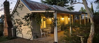 Finchy Cottage - Your charming Beechworth cottage where heritage character meets modern com