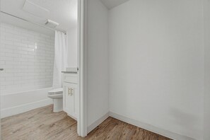 Hair dryer, towels - Boutique-style studio with modern comforts (Austin)