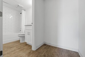 Hair dryer, towels - Contemporary Centro Flats studio getaway (Austin)