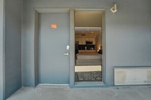 Interior - Beautiful Centro Studio (Austin)