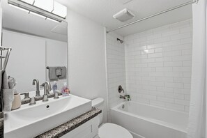 Bathroom - Minimalist studio with modern design touches (Austin)