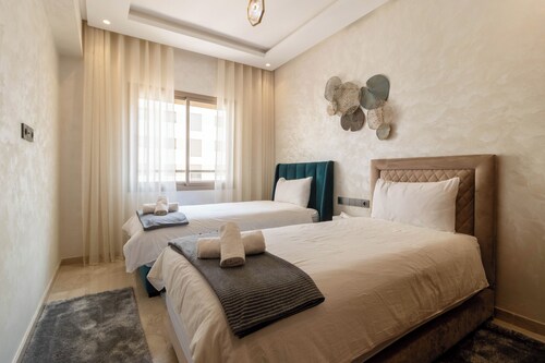Spacious 3BR Apt 8 min to Casablanca Airport CMN; Sleeps 6, Free Parking & WiFi