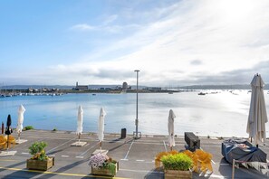 Marina - Holiday Home 'Le Toudouze, Au Bord Du Quai' with Sea View and Private Terrace (Camaret-sur-Mer)