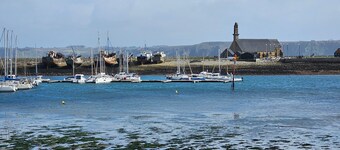 Holiday Home 'Le Toudouze, Au Bord Du Quai' with Sea View and Private Terrace
