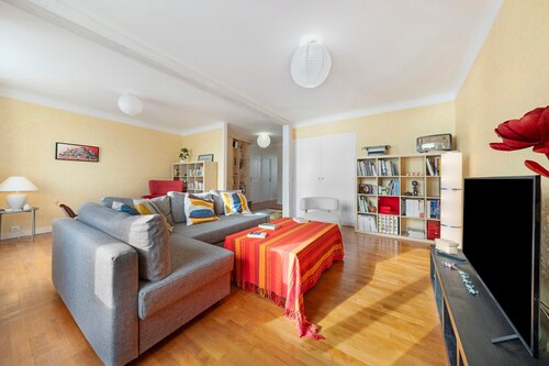 Holiday Home 'Le Toudouze, Au Bord Du Quai' with Sea View and Private Terrace
