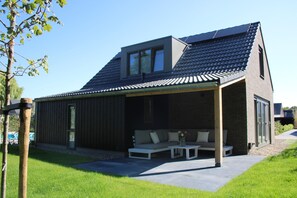 Exterior - Modern Holiday Home Near Sea (Sint Maarten)