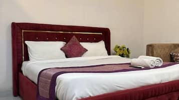 In-room safe, soundproofing, iron/ironing board, free WiFi