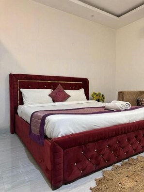 In-room safe, soundproofing, iron/ironing board, free WiFi - Fortune Home Service Apartment E-28 1A (New Delhi)