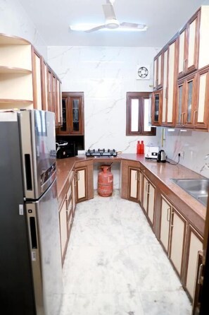 Căn hộ, ban công, quang cảnh thành phố | Bếp riêng | Bàn ăn 