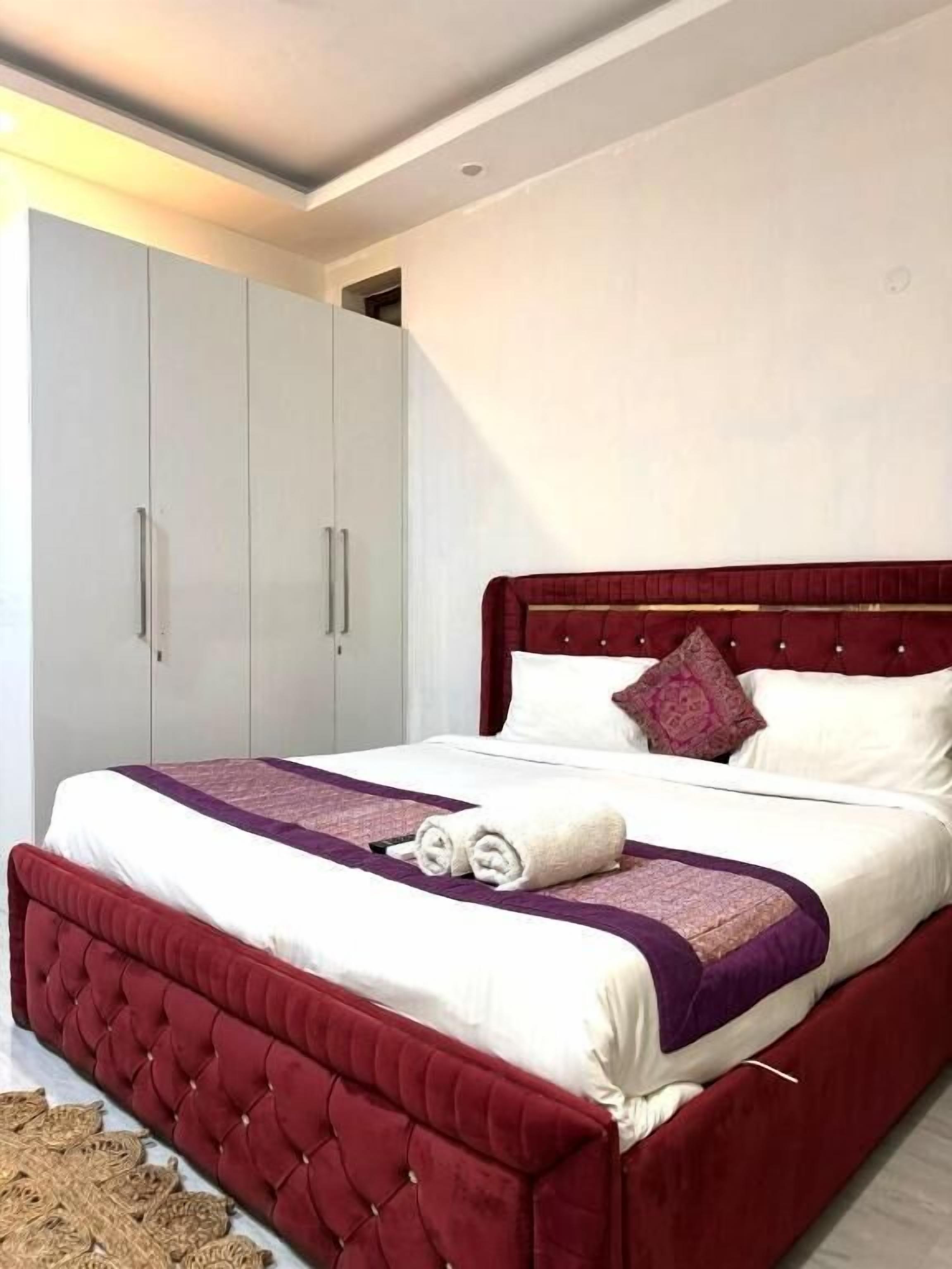 In-room safe, soundproofing, iron/ironing board, free WiFi