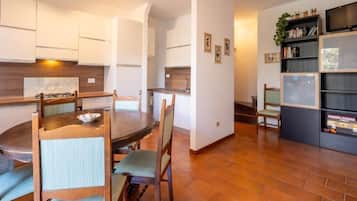 Apartment, Balkon | Wohnbereich