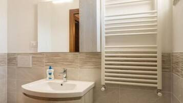 Apartment, Balcony | Bathroom