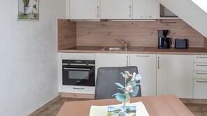 Frigorífic, microones, forn i placa de cuina 