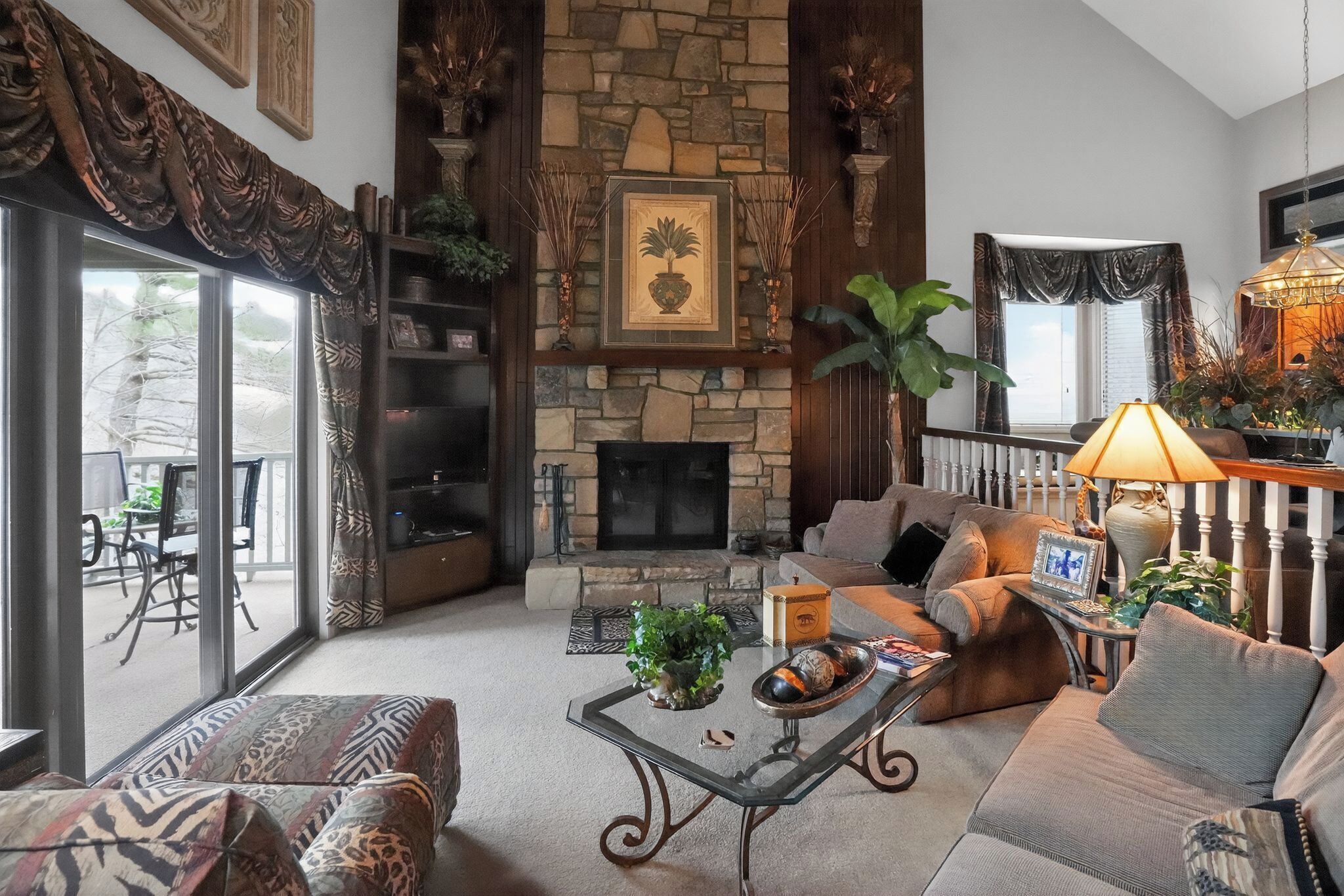 Smart TV, fireplace, DVD player