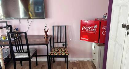 Room-king Bed - Close to Airport & City