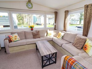 Living area - Sunflower Retreat, Caravan 61 (Morpeth)