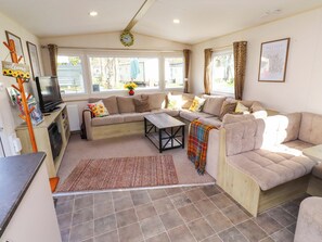 Living area - Sunflower Retreat, Caravan 61 (Morpeth)