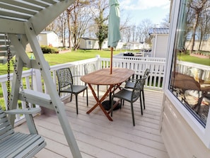 Outdoor dining - Sunflower Retreat, Caravan 61 (Morpeth)