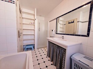 Shower - La maison du phare – Comfortable House for 6 Near Beach and Forest (La Tranche-sur-Mer)