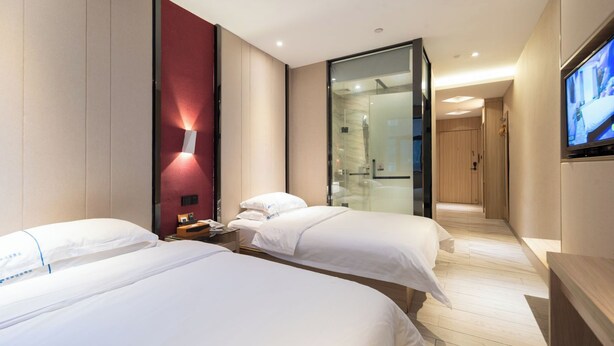A hotel room with two beds, a TV, a glass partition, and a wooden floor. - Medo Boutique Hotel Shenzhen Bao'an (Shenzhen)