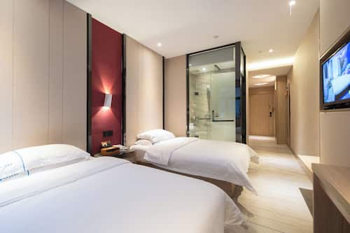 Chambre luxueuse avec lits jumeaux, vue sur la ville | Bureau, rideaux d’obscurcissement, système d’insonorisation