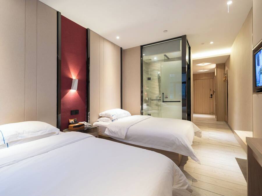 Quarto duplo superluxo, vista para a cidade | Escrivaninha, cortinas blackout, quartos à prova de som