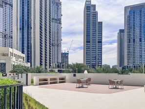 Outdoor dining - PVH - Refined 2BR - Island Park 2 (Dubai)
