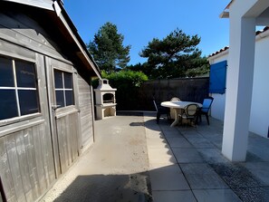 Outdoor dining - Maison des hortensias – 500m from the Beach (La Tranche-sur-Mer)