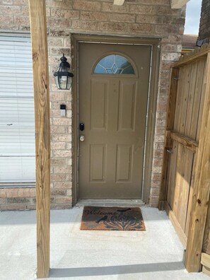 Exterior detail - Spacious Southside Home 1 King & 1 Queen bed! (Corpus Christi)