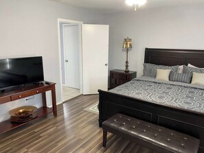 2 bedrooms, iron/ironing board, free WiFi, bed sheets - Spacious Southside Home 1 King & 1 Queen bed! (Corpus Christi)