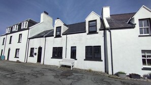 Exterior - Storytellers at Isay | Luxe Skye Coastal Stay (Waternish)