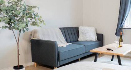 Clean, Quiet & Central | Sleeps 3