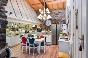 Dining - Chalet 'Casa Da Cavada' with Mountain View, Wi-Fi and Air Conditioning (Espiunca)