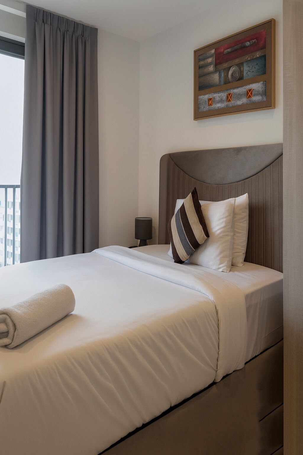 Iron/ironing board, WiFi, bed sheets