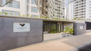 A modern building with a sign reading 'LOXWOOD HOUSE.' - Enjoy Luxury living on a budget at the heart of Accra (Accra)