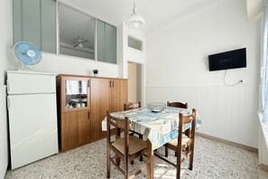 Dining - SE232 - Senigallia, two-bedroom apartment with private courtyard (Senigallia)