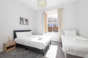 House | Blackout drapes, free WiFi - Detached House with Sea Views & Parking (North Berwick)