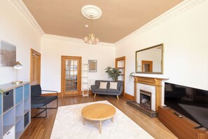 House | Living area | 24-inch Smart TV with digital channels - Detached House with Sea Views & Parking (North Berwick)