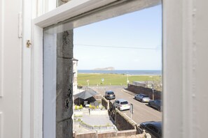House | Interior - Detached House with Sea Views & Parking (North Berwick)