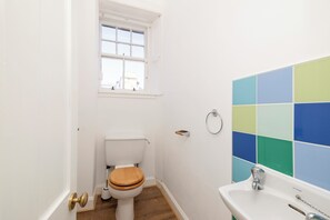 Bathroom - Detached House with Sea Views & Parking (North Berwick)