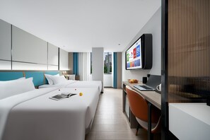 Superior Twin Room, City View | Desk, laptop workspace, blackout drapes, soundproofing - PIN Hotel Guangzhou Gongyuanqian Metro (Guangzhou)