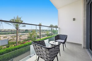 House, Balcony | Terrace/patio - Bloomfields Luxurious 3br in Arabian Ran (Dubai)