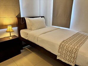 Appartement Deluxe, 2 chambres, vue partielle sur l'océan, dans la tour | Draps en coton égyptien, literie de qualité