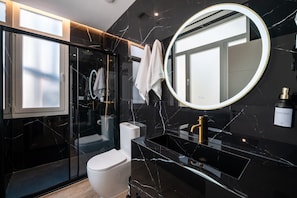 Hair dryer, towels - 506 - A33 Signature | Penthouse | Terr | 2BR | 6G (Madrid)