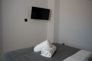 Iron/ironing board, WiFi, bed sheets - 506 - A33 Signature | Penthouse | Terr | 2BR | 6G (Madrid)